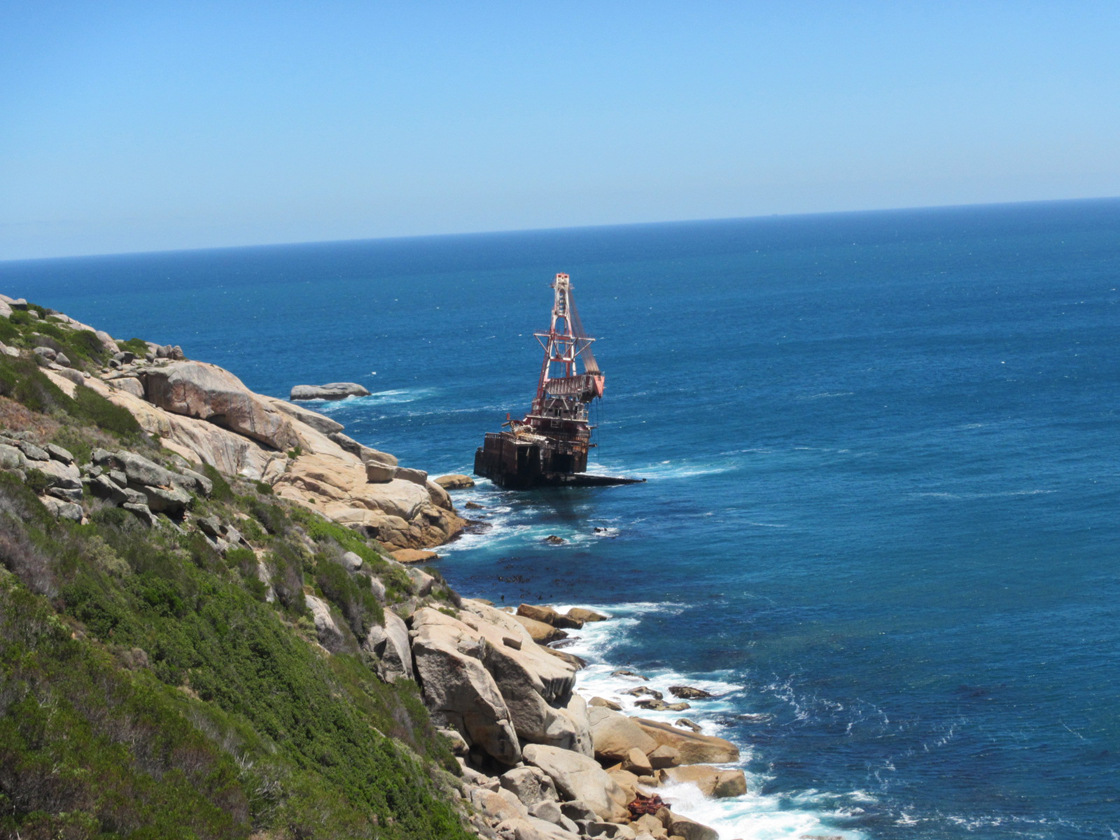 T. Hamada On the sand ヴァイオレットの場所 Hout Bay to Sandy Bay - 14 January 2017 • Cape Town Hikes